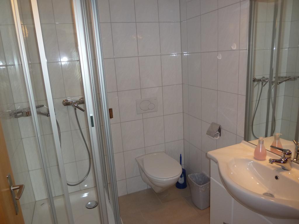 Hotel Restaurant Sunnmatt Aeschi Bei Spiez Chambre photo