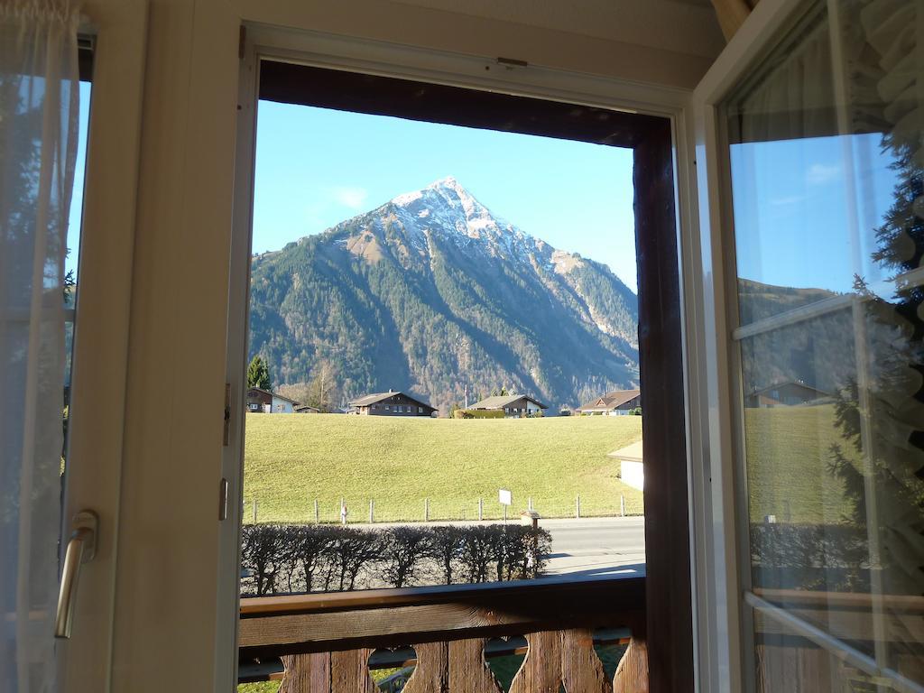 Hotel Restaurant Sunnmatt Aeschi Bei Spiez Chambre photo